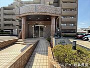 ベビーカーを引く方や足腰に不安のある方も移動しやすく工夫されています。