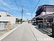 【南側前面道路東向き】