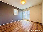 ≪7.8帖≫一番広い居室ですので、主寝室に最適な洋室です。窓があるので換気や通風も良好です。
