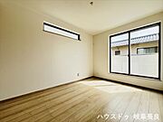 ≪2F6帖東側≫二方向の窓からたっぷりの日差しが入り、一日中明るい空間です。