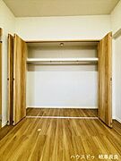 ≪6帖洋室≫ゆとりのあるクローゼットです。生活感を見せずに、お部屋をすっきりと保ちます。