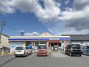 ローソン　岐阜都通店【スローガンは「マチの健康ステーション」、健康や美容に配慮した商品が豊富。(電子マネー利用可　ＡＴＭあり　ネット通販あり）Ponta dポイントサービスあり。】 380m