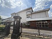 黒野小学校教育目標「しあわせな未来への可能性を拡げるたくましい児童の育成」 2110m