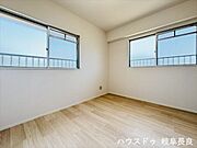 ≪5.2帖東側≫木目の落ち着きを感じられます。やすらぎとくつろぎの空間を演出。
