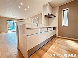 岐阜市六条江東II:キッチン