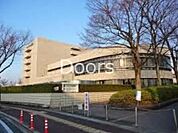 岡山市立中央図書館 932m