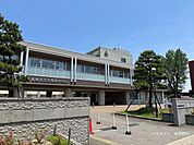 高岡市立志貴野中学校 930m