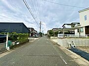 【現地見学会開催中】2026年9月完成を予定しております。現地では建物配置や駐車スペース、周辺環境などをご確認いただけます。完成イメージや設備仕様についてもご説明いたします。R8.6.21撮影