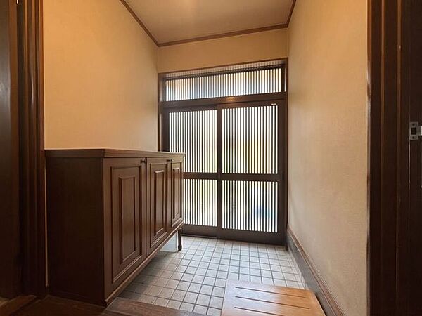 玄関を拡大表示