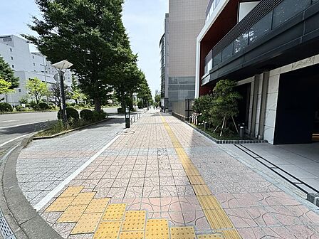 ☆前面道路も広い歩道で安心☆