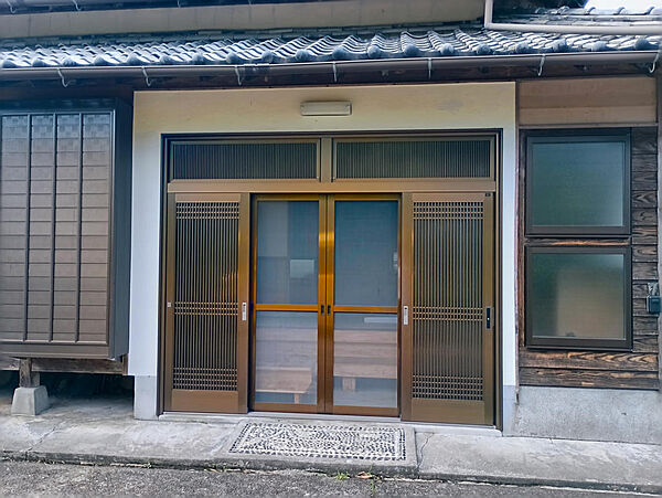 玄関を拡大表示