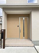 すっきりとした高級感あふれる玄関でお客様をお迎え。