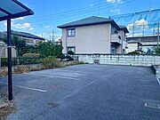 アスファルト舗装済です。