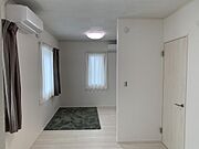 後に壁を作って仕切り、２部屋にすることが可能です。