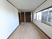 【2F洋室】収納たっぷりの2階洋室は洋服や日用品など沢山収納できます！（2026年5月撮影）