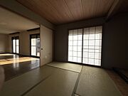 【1F和室】襖を開けると25帖の広々空間として使えます♪※リフォーム前写真です（2026年2月撮影）