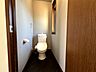 トイレ：【2Fトイレ】2階にもトイレがあり忙しい朝もらくらく※リフォーム後の写真です。（2026年5月撮影）