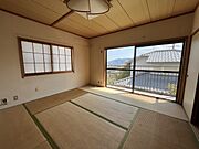 【2F和室】日当たり良好なバルコニー付き。客間や趣味の場として使える和室※2026年3月撮影