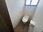 【2Fトイレ】2階にもトイレがあるので階段を上り下りする手間を省きます※2026年5月撮影