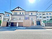 天王台駅徒歩10分、ガレージ付の邸宅！周辺買物施設多く生活に便利な立地です◎