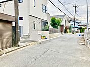 前面道路約４．５ｍで車の出入りもスムーズ　静かな住宅街で安心の住環境