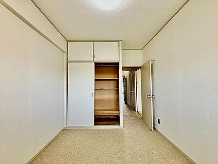 収納完備の洋室は、子ども部屋や趣味のお部屋に最適です。
