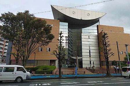 沼津市立図書館 680m