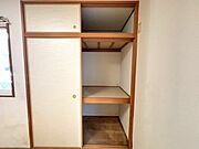 和室収納日用品だけでなく、来客用のお布団や、シーズンオフのお洋服もたっぷり入りそうです！
