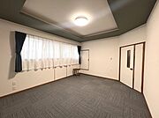 2階：洋室9.5帖。温もりあふれる安らぎの空間。