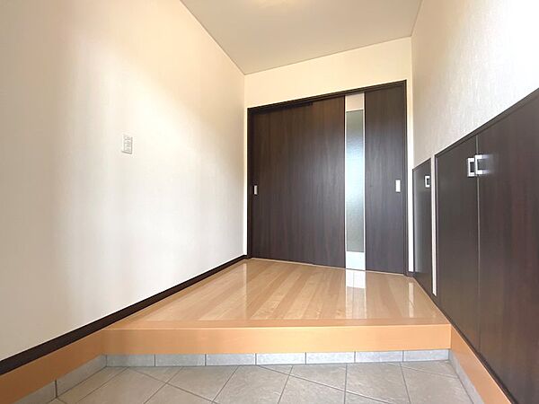 玄関を拡大表示