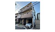 ガレージ付きで雨の日も安心。駐車スペースを確保した3階建住宅