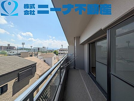 東向きのバルコニー