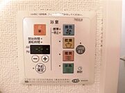 雨の日も洗濯物を干せる浴室乾燥機です。