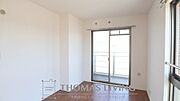 写真は同じ建物の3LDKのお部屋です。