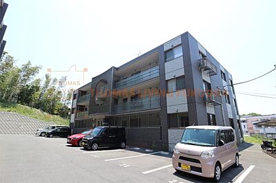 外観:黒と白を使った外観です。 外観:黒と白を使った外観です。