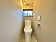 トイレは各階に完備！朝の混雑時や夜間も気兼ねなく使えて安心です♪