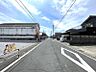 外観：幅員約8.0ｍ。交通量少なめです。