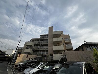 外観:タイル張りの落ち着いた外観で、上品な印象のマンションです 外観:タイル張りの落ち着いた外観で、上品な印象のマンションです