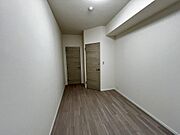 クローゼット付きで収納力も確保。シンプルで使いやすい間取り。子供部屋やワークスペースにもおすすめ。