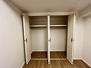 収納力のあるクローゼット。衣類や荷物をしっかり収納できます。