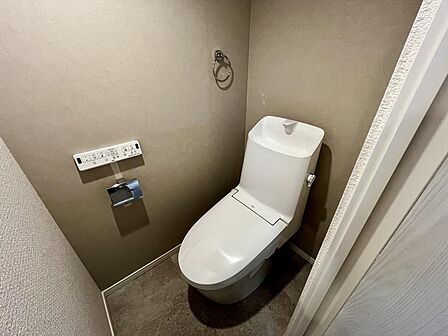 清潔感のあるトイレ空間で毎日快適にご使用いただけます