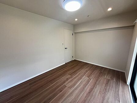 広さにゆとりがあり、主寝室にもおすすめです落ち着いた色味でリラックスできる住空間