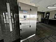 不在時でも荷物の受け取りができる便利な宅配ボックスを完備。