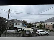 周囲に高い建物が少なく、開放感のある景色が楽しめます！