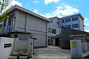 砥堀小学校