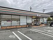 セブンイレブン　葛城西室店まで1100メートル