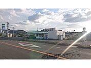 ファミリーマート　天理勾田町店まで550メートル