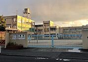 錦綾小学校 860m