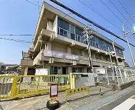 津久野小学校 690m
