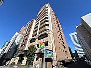 現地外観写真です♪南向き7階の角部屋。通風・採光ともに良好で、快適にお過ごしいただけます。